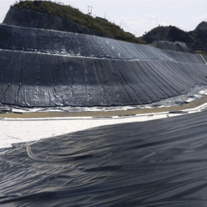Геомембраны HDPE используются для защиты от просачивания и изоляции в медных и золотых рудниках.