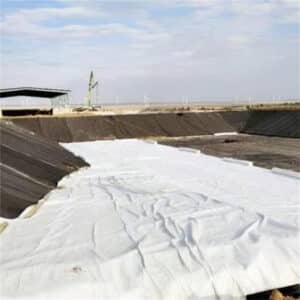 Beneficios y aplicaciones de los geotextiles en la construcción, la ingeniería civil y la protección del medio ambiente.